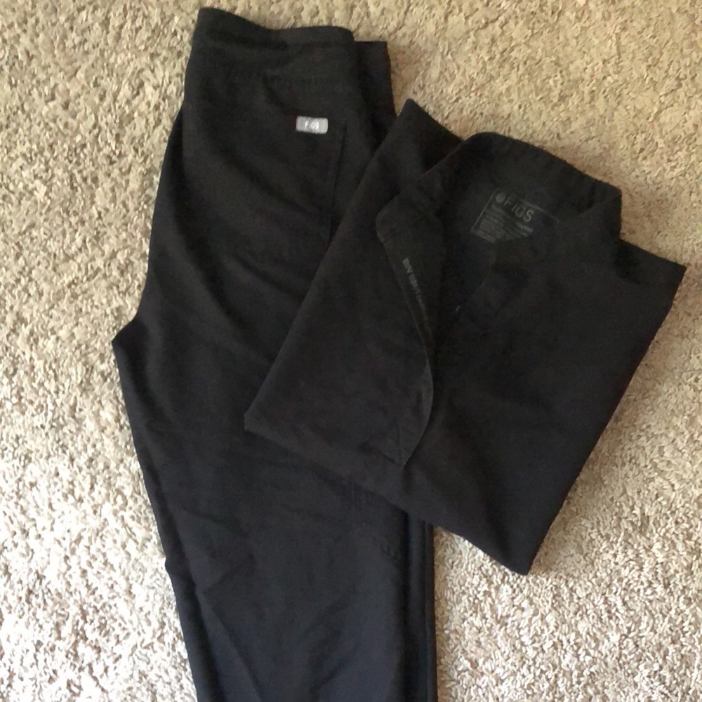 Black Figs scrub set